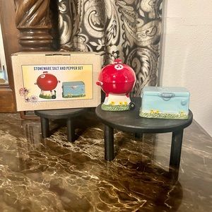 CRACKER BARREL - Stoneware Salt and Pepper Set / BBQ Pit and Cooler Set